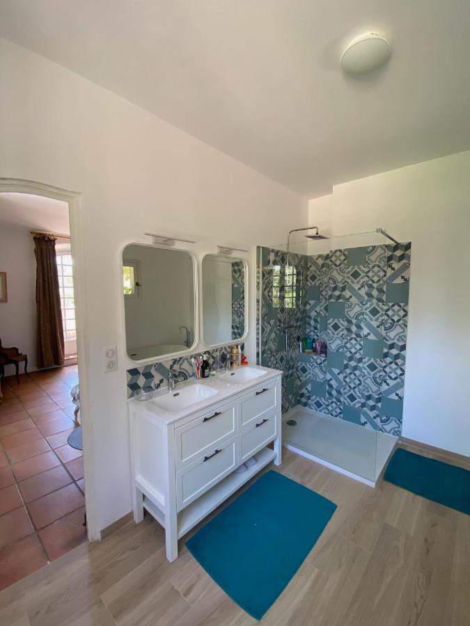Villa Provencale Familiale Avec Piscine Гримо Екстериор снимка